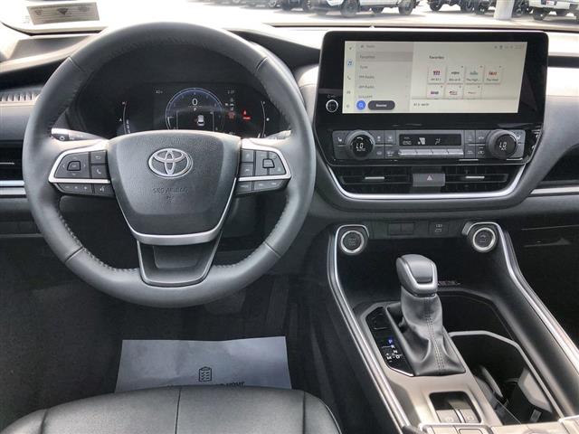 $48500 : PRE-OWNED 2024 TOYOTA GRAND H image 10