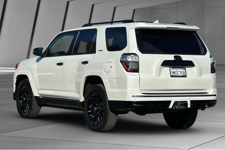 $39900 : Toyota 4Runner 2021 AWD Nigh image 9
