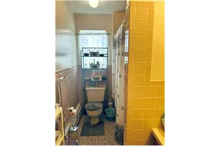 $1200 : Rental property with 1 bedro image 1