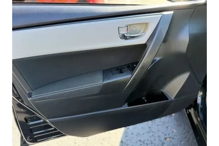 $11777 : Toyota Corolla 2017 LE 4dr S image 8