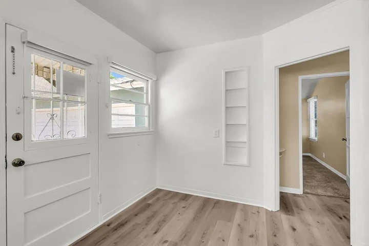 $900 : Delightful 2-bedroom, 1-bathro image 4