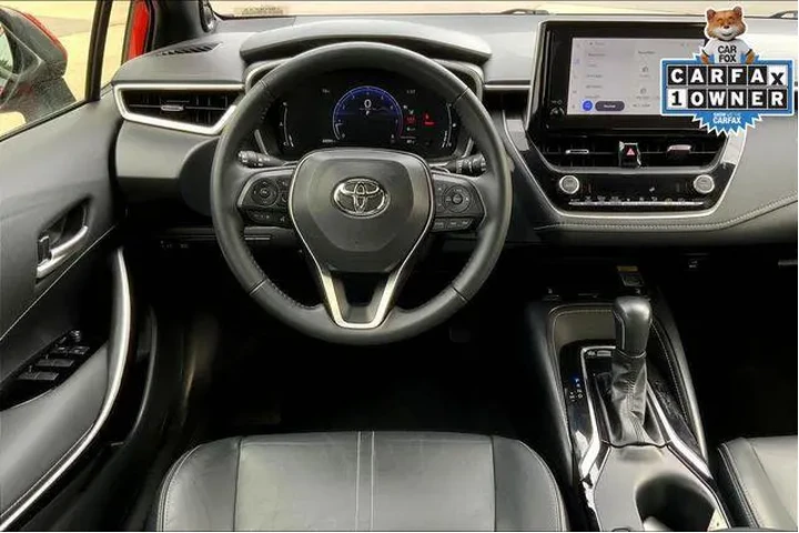 $25307 : Toyota Corolla Hatchback 202 image 5