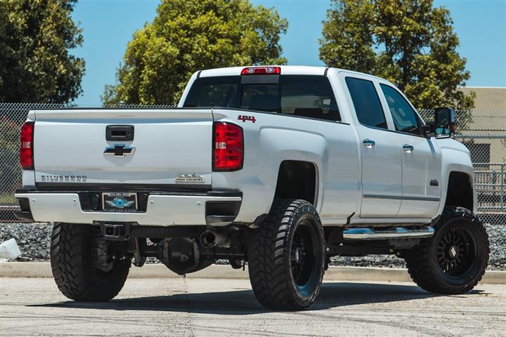 $61995 : 2019 Silverado 3500HD High Co image 3