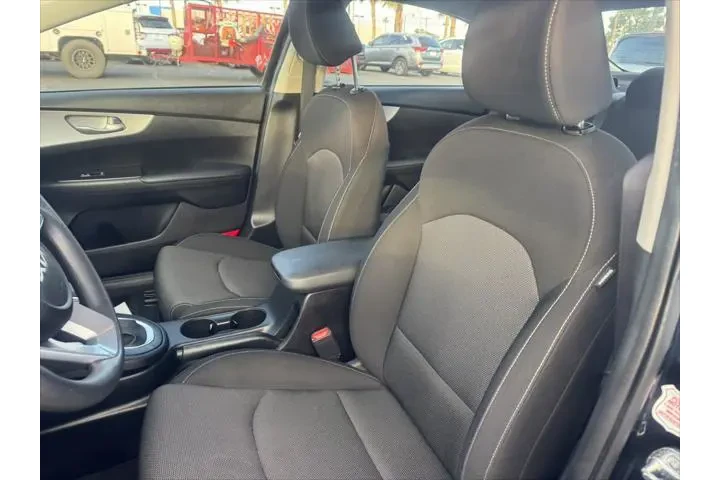 $16999 : Kia Forte 2024 LX 4dr Sedan image 9