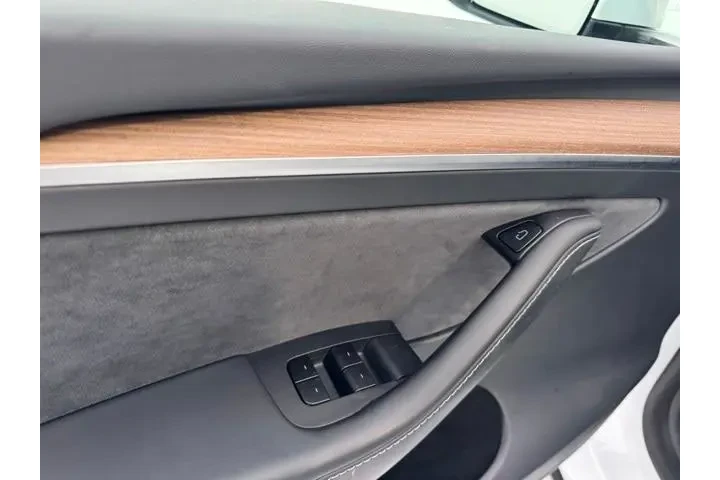 $39540 : Tesla Model Y 2025 AWD Long image 10