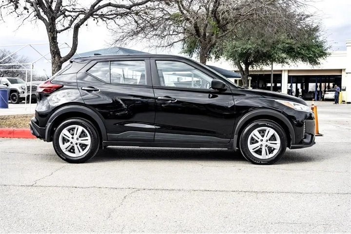 $21599 : Nissan Kicks Play 2025 S 4dr image 4