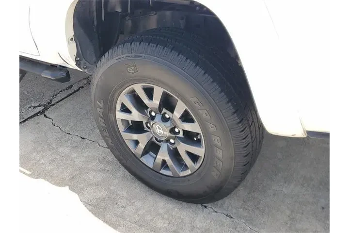 $27988 : Toyota Tacoma 2020 4x2 SR5 4 image 7