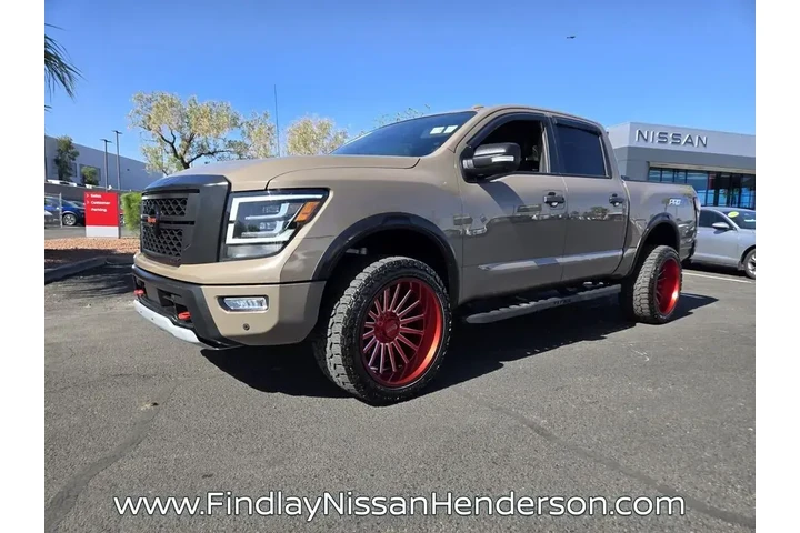 $35984 : Nissan Titan 2021 4x4 SV 4dr image 2