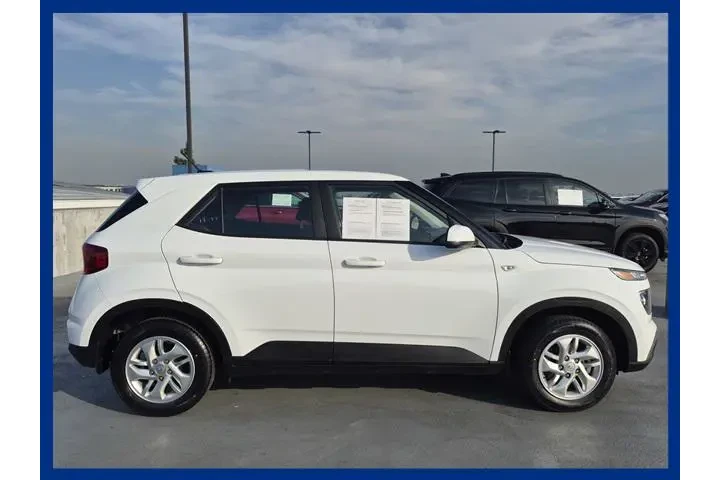 $15822 : Hyundai VENUE 2023 SE 4dr Cr image 4