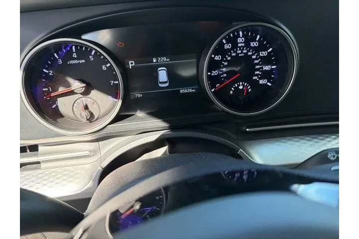 $17990 : Kia Carnival 2022 LX 4dr Min image 1