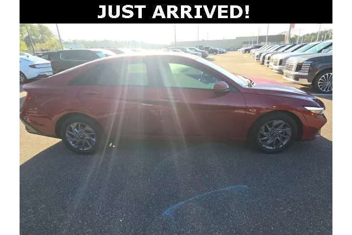 $18871 : Hyundai ELANTRA 2024 SEL 4dr image 3