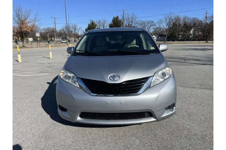 $12500 : 2014 Sienna LE 8-Passenger image 4