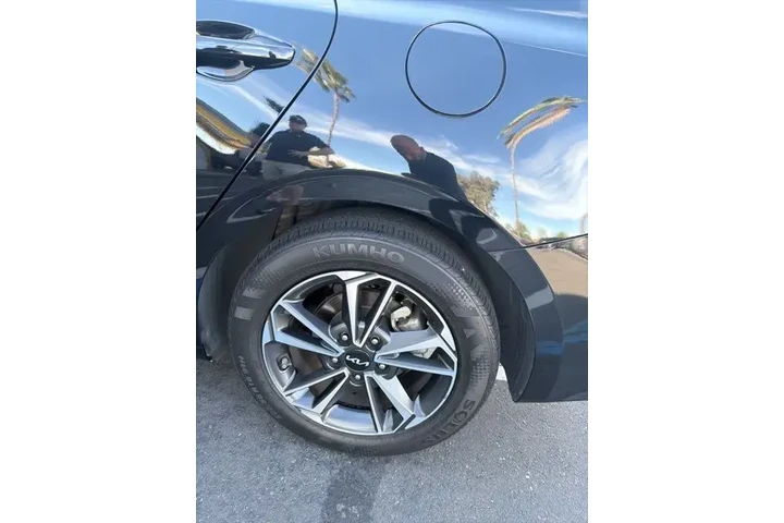 $21988 : Kia Forte 2023 LXS 4dr Sedan image 3