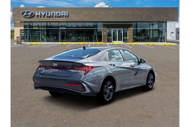 $23000 : Hyundai ELANTRA 2026 SEL Spo image 7