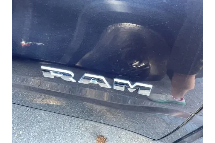 $31300 : Ram 1500 2020 4x4 Laramie 4d image 6