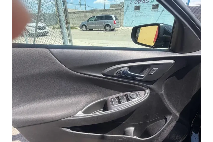 2023 Malibu LT image 10