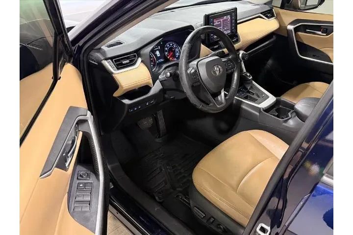 $22999 : Toyota RAV4 2021 XLE Premium image 10