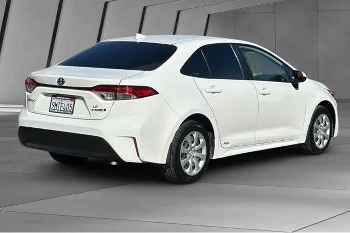 $22900 : Toyota Corolla Hybrid 2024 A image 4
