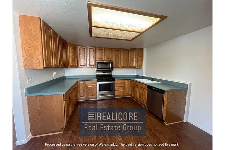 $1000 : Step into an open-concept livi image 5