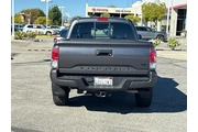$32750 : Toyota Tacoma 2022 4x2 TRD S thumbnail