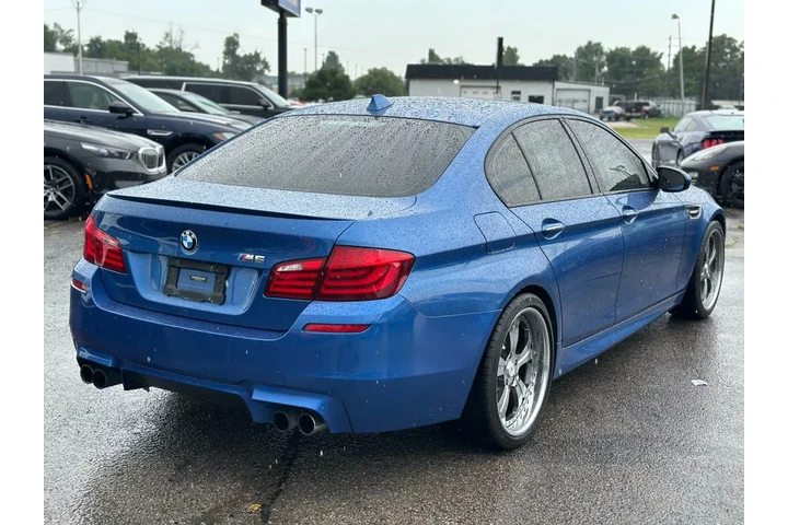 2013 BMW M5 SEDAN 4D image 9