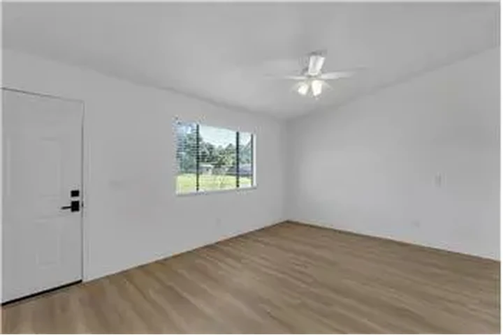 $1100 : Rental property with 2 bedro image 4