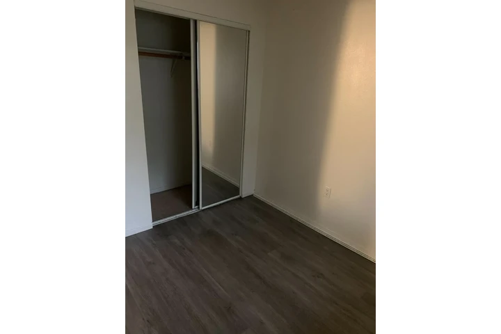 $800 : Cuarto de Renta image 3