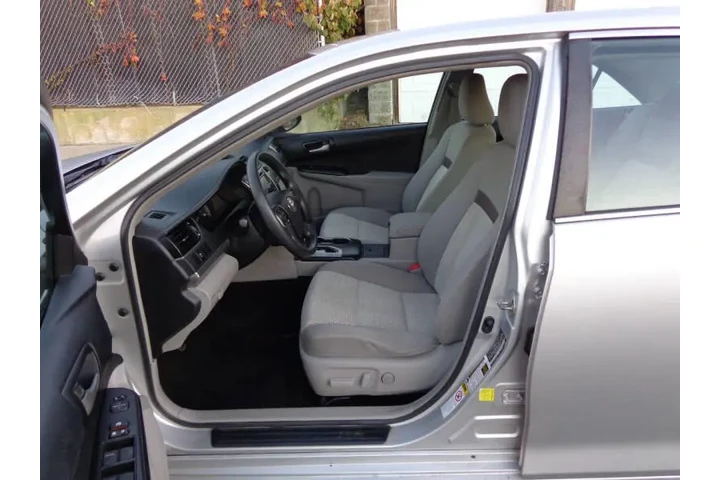 $9950 : 2014 Camry LE image 9