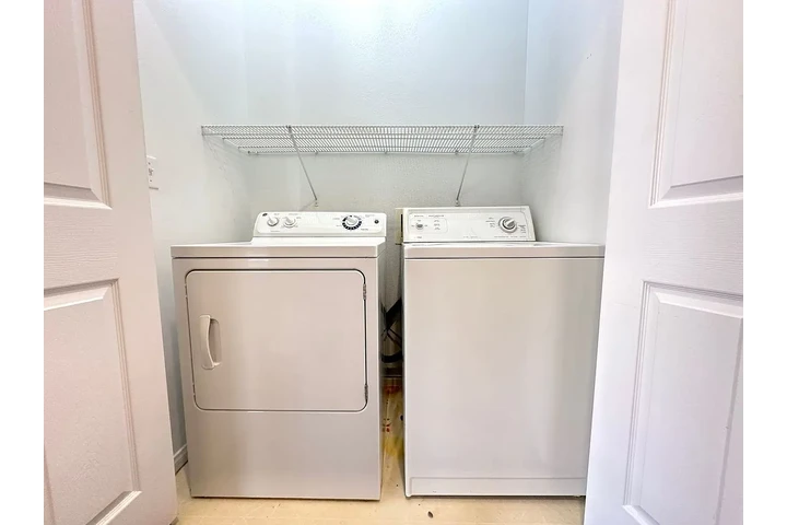 $900 : Wonderful open and spacious ! image 8