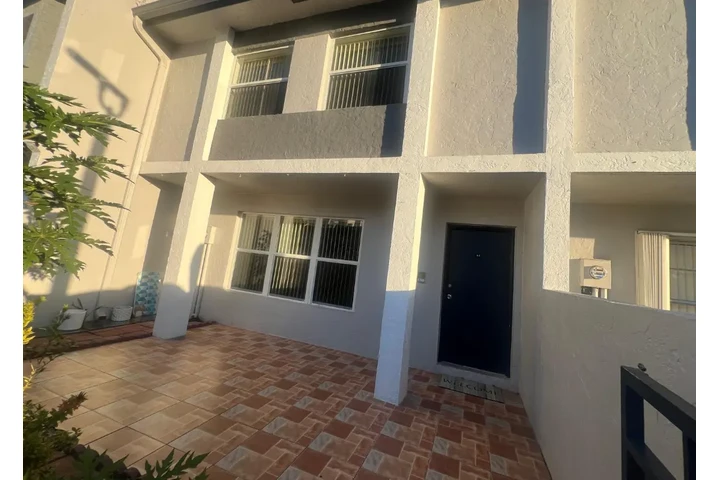 $830 : RENTO HABITACIÓN EN KENDALL image 4