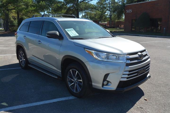 2017 Highlander XLE image 5