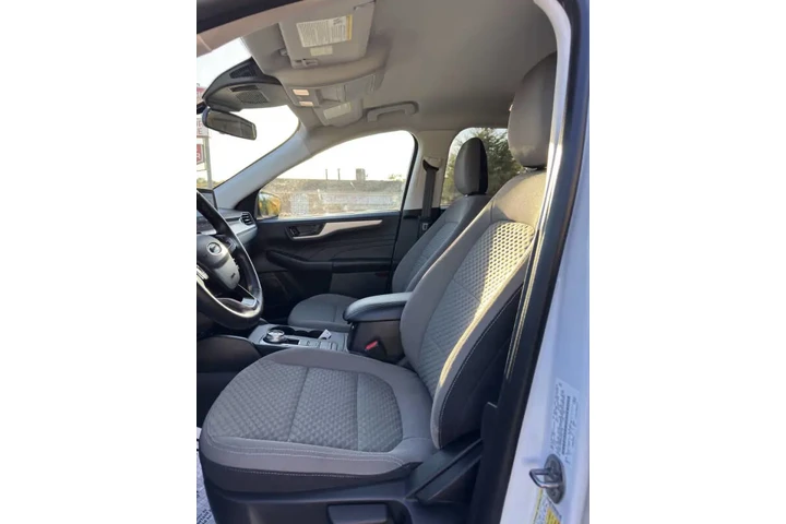 $17950 : 2022 Escape SE image 7