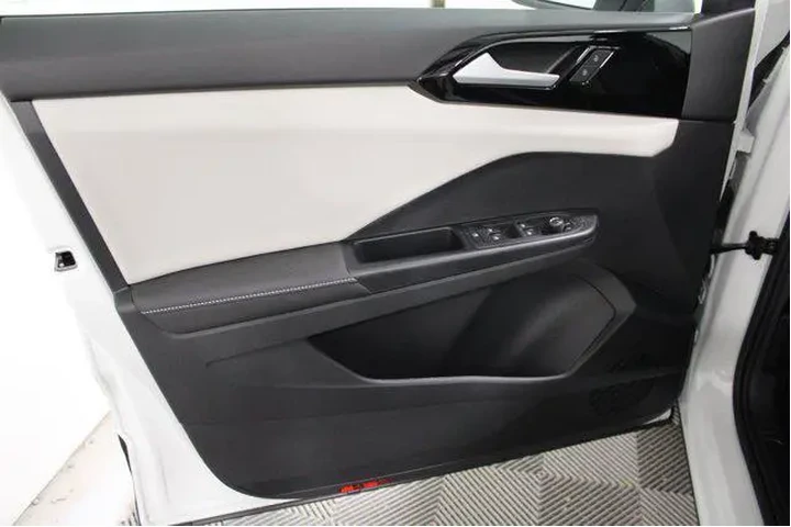 $23993 : Volkswagen Taos 2025 S 4dr S image 3