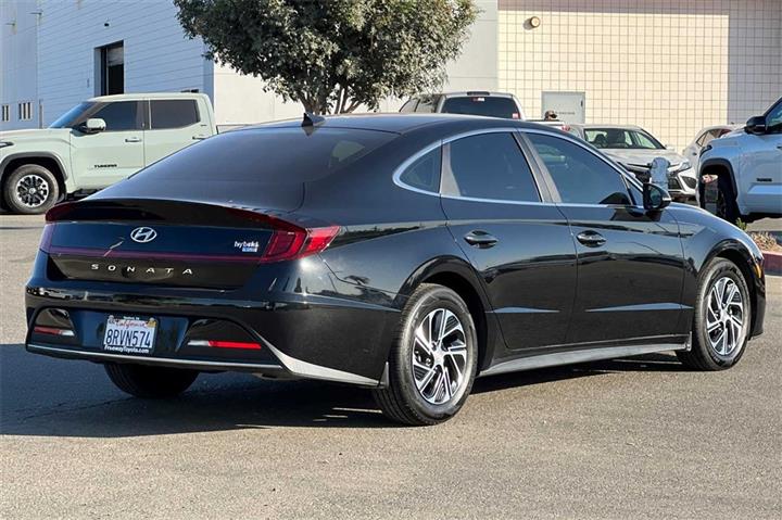 $14350 : Sonata Hybrid Blue image 5