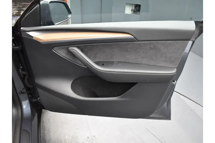 $24995 : Tesla Model Y 2022 AWD Long image 6