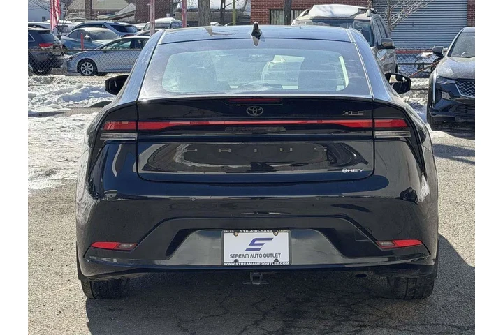 $29211 : Toyota Prius 2024 AWD XLE 4d image 6