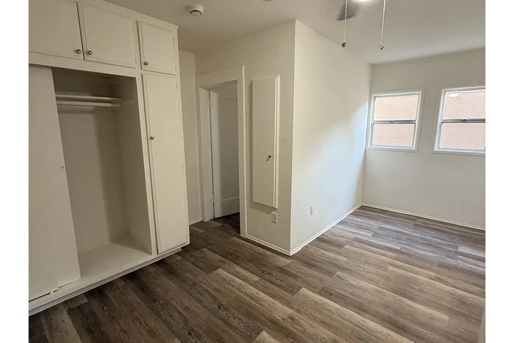 $1250 : One  Family Home image 5