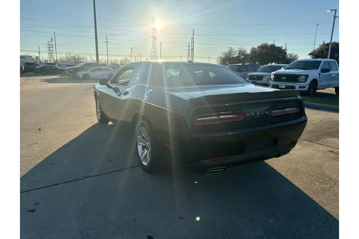 $23481 : Dodge Challenger 2023 SXT 2d image 3