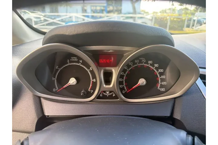 $3000 : Ford Fiesta 2013 SE 4dr Hatc image 8