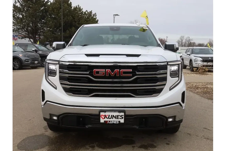 $38577 : GMC Sierra 1500 2023 4x4 SLT image 2