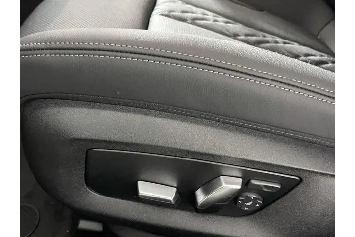 $36795 : BMW 5 Series 2023 AWD 530i x image 10