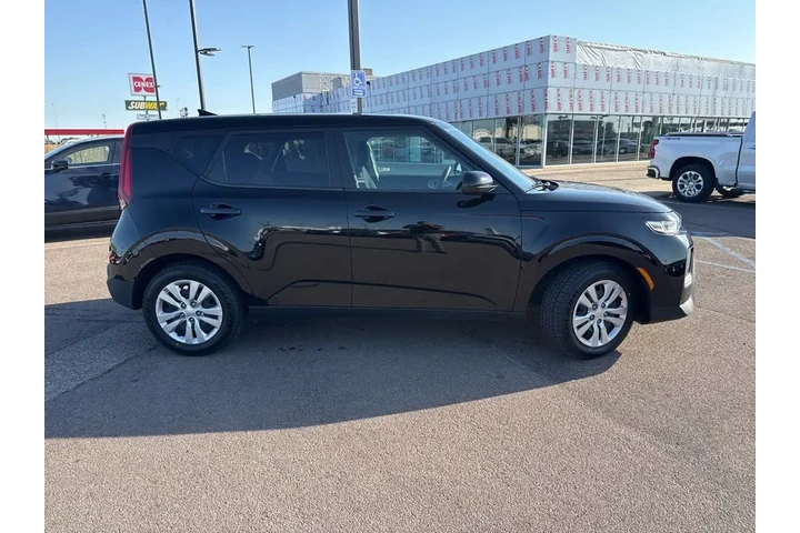 $15997 : 2022 Soul LX image 4