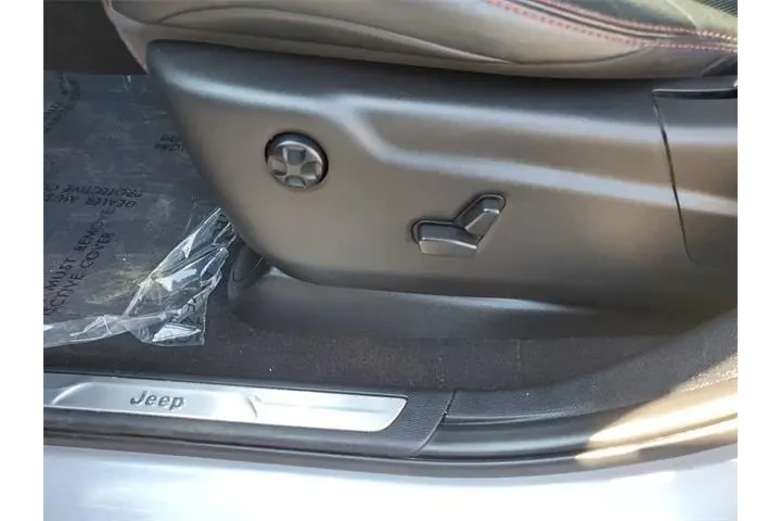 $28900 : Jeep Grand Cherokee 2021 4x4 image 9