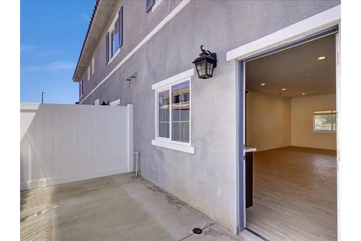 $2398 : Hemlock Gardens Apartment Home image 4