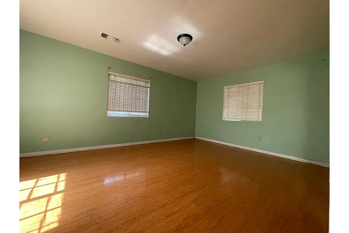 $900 : Beautiful Home...Fontana, CA image 3