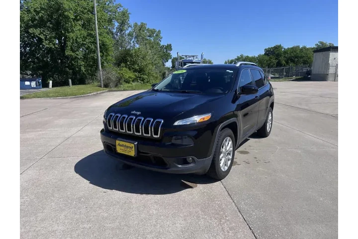 $9900 : 2016 Cherokee Latitude image 2