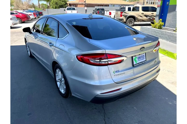 2019 Fusion SE image 7