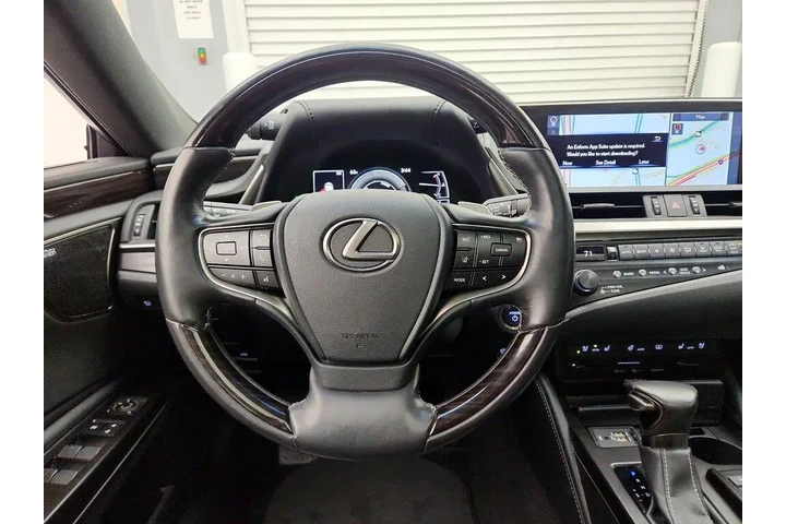 $29998 : Lexus ES 300h 2019 Luxury 4d image 10