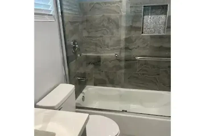 $2625 : RENTO CASA NUEVA- ATRÁS-(ADU) image 9