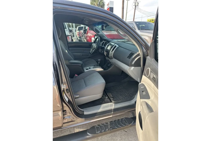 $20991 : Toyota Tacoma 2013 4x4 V6 4d image 6